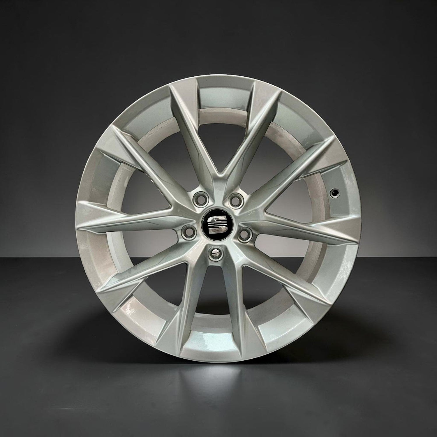 18 İnç 5x112 Seat Leon FR Akrep Jant Modeli (4 Adet) FS