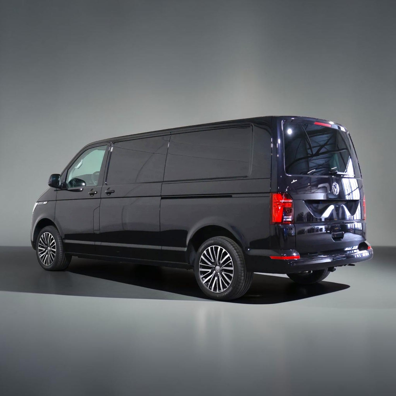 18 İnç 5x120 Transporter Caravelle Jant Takımı (4 Adet)