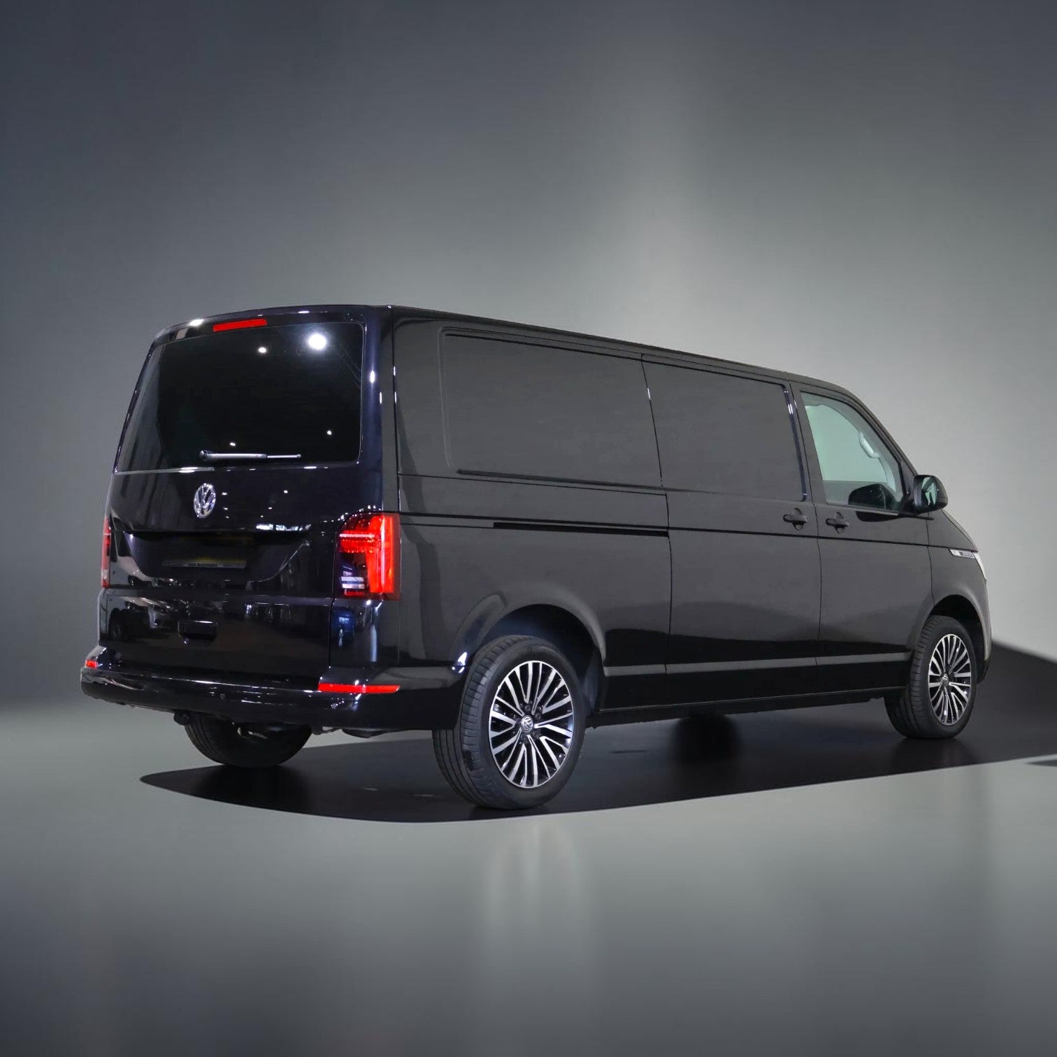 18 İnç 5x120 Transporter Caravelle Jant Takımı (4 Adet)