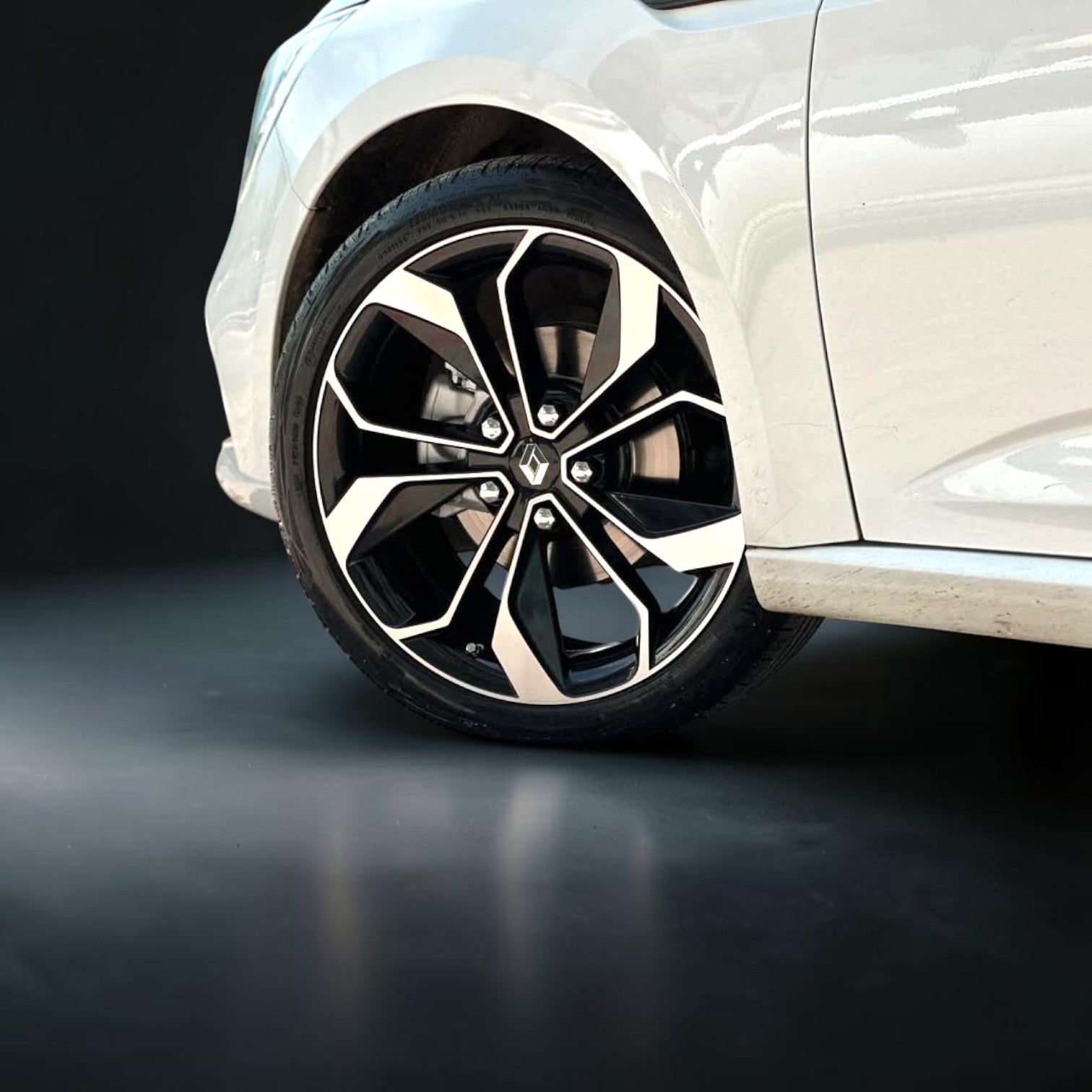 18 İnç 5x114.3 Megane İcon Jant Modeli (4 Adet) GBD