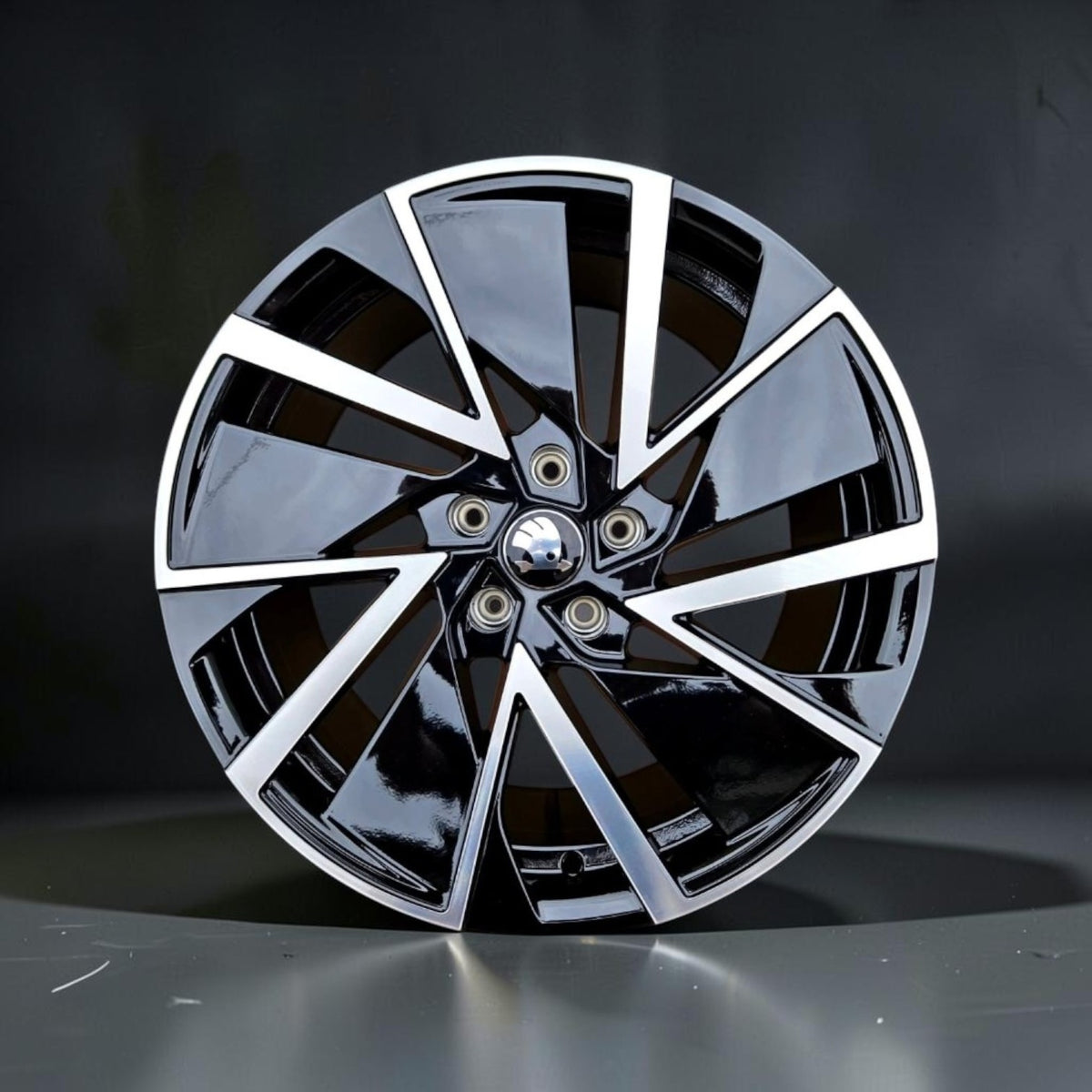 18 İnç 5x112 Skoda Octavia Superb Jant Takımı (4 Adet)